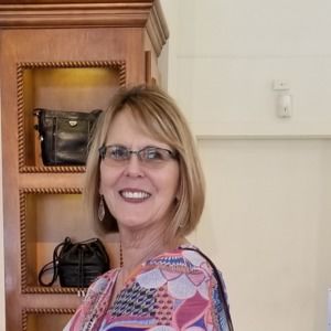 Meet your Posher, Debra